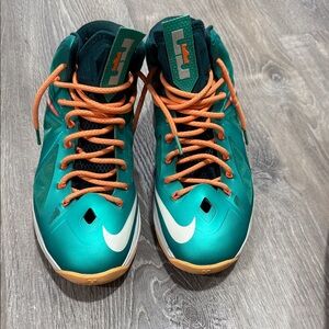 Nike LeBron James Teal Basketball Shoes with Orange Laces